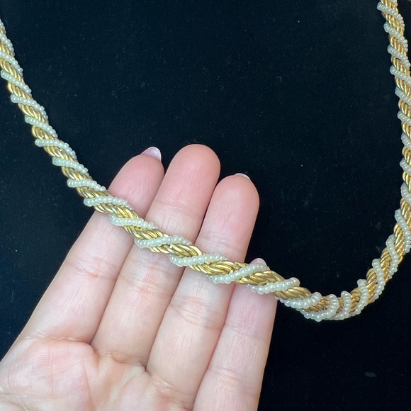 VTG| Trifari Spiral Gold Tone & Pearl Chain ✨🤍 - Picture 3 of 11